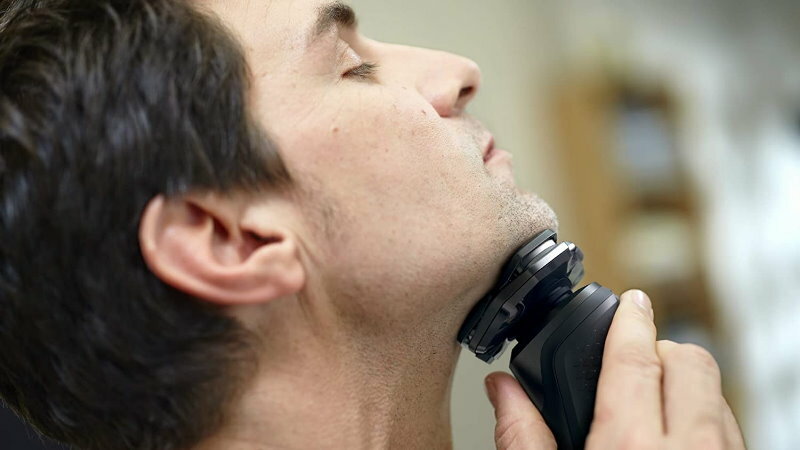 Philips Shaver Series 5000 SkinIQ Wet and Dry Electric Shaver S5587/39 - Express