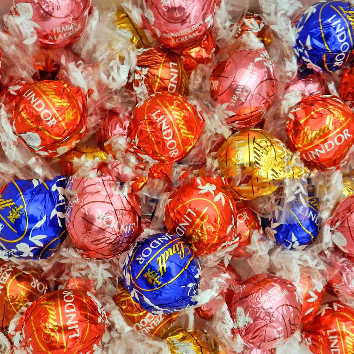 Lindt Lindor Assorted Milk White Dark Hazelnut Delicious Swiss Chocolate 608g