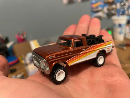 Hot Wheels Premium Collector Set Texas Drive'Em Chevy Pickup Trucks HCP99 1:64