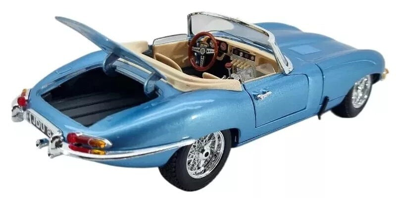 Maisto 1:18 Scale Special Edition Jaguar E-Type Cabriolet Die Cast Car Set Blue