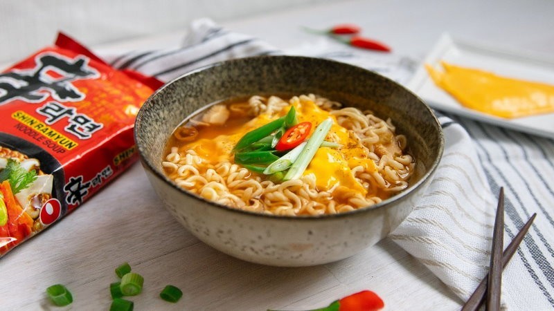 Nongshim Shin Ramyun Instant Noodle Soup 120g Korean Style Pack of 5, 10, 15, 20