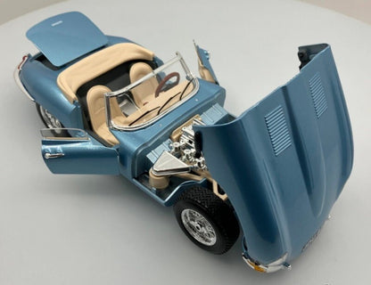 Maisto 1:18 Scale Special Edition Jaguar E-Type Cabriolet Die Cast Car Set Blue