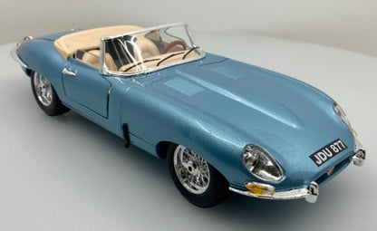 Maisto 1:18 Scale Special Edition Jaguar E-Type Cabriolet Die Cast Car Set Blue