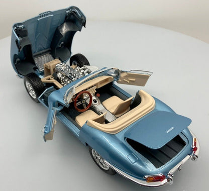 Maisto 1:18 Scale Special Edition Jaguar E-Type Cabriolet Die Cast Car Set Blue