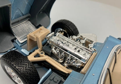 Maisto 1:18 Scale Special Edition Jaguar E-Type Cabriolet Die Cast Car Set Blue