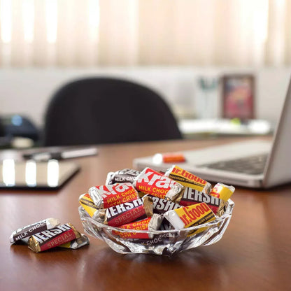 Hershey's Miniatures Assortment Delicious Milk Chocolate Candy Party Pack 1.58Kg
